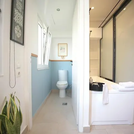 Romantica Deluxe With Hot Tub And Balcony, A Lovely Nest Near Old Town Apartment