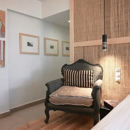 Romantica Deluxe With Hot Tub And Balcony, A Lovely Nest Near Old Town Apartment